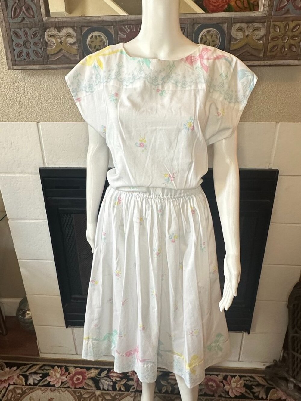 Vtg 80s Spring summer midi a-line dress white pastel floral waist up to 32" Med